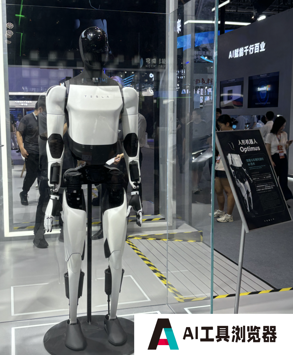 实探人工智能大会：人形机器人走进现实，大模型公司也要开始卷应用了｜WA……